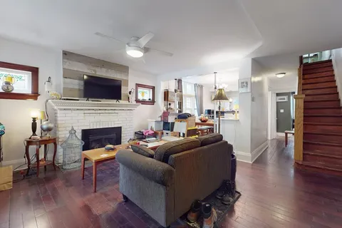 585 Woodbine Avenue, ON M4E 2H9