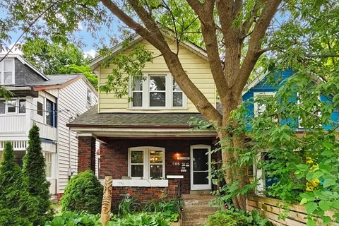 585 Woodbine Avenue, ON M4E 2H9