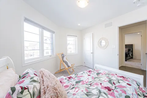 2576 Bandsman Crescent, ON L1L 0M1