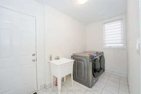 2576 Bandsman Crescent, ON L1L 0M1