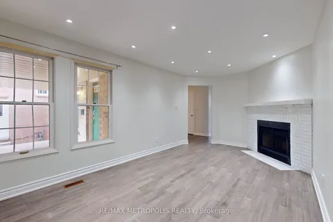 11 Noake Crescent, ON L1T 3L4