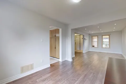 11 Noake Crescent, ON L1T 3L4