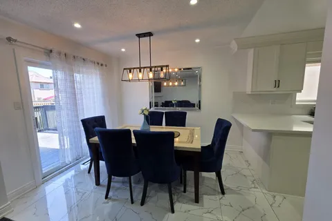 15 Candlebrook Drive, ON L1R 2V4