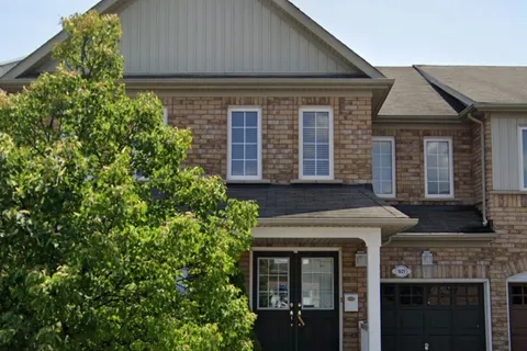1527 Avonmore Square, ON L1V 7H2