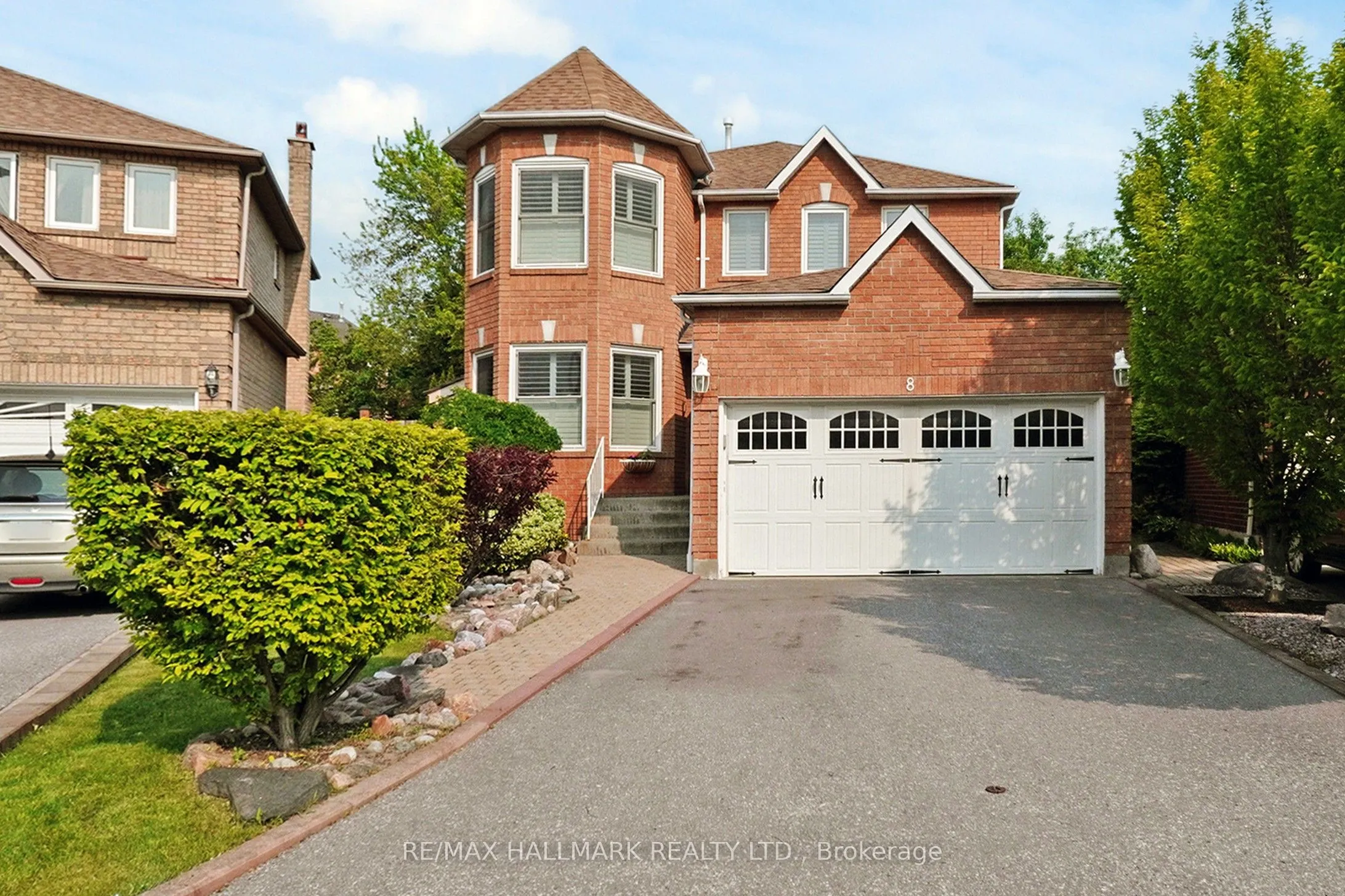 8 Stearns Court, ON L1T 3M9