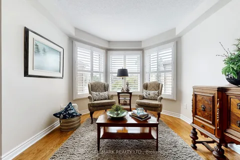 8 Stearns Court, ON L1T 3M9