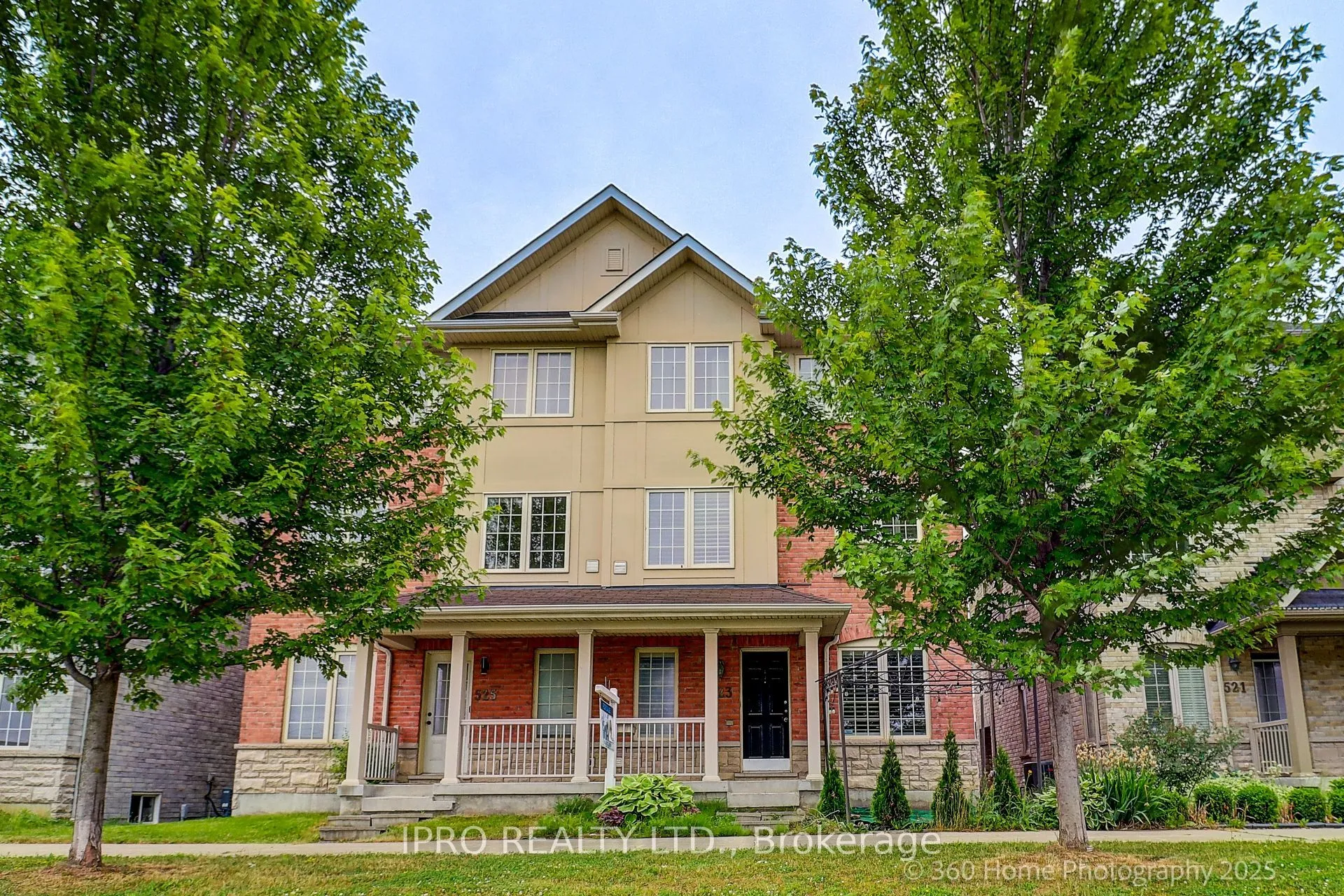 523 Rossland Road, ON L1Z 0K8