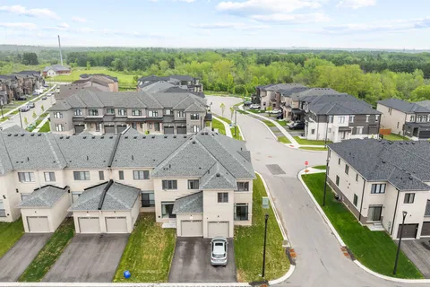 2670 Delphinium Trail, ON L1X 0M1