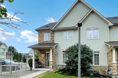 25 Wicker Park Way, ON L1R 0C8