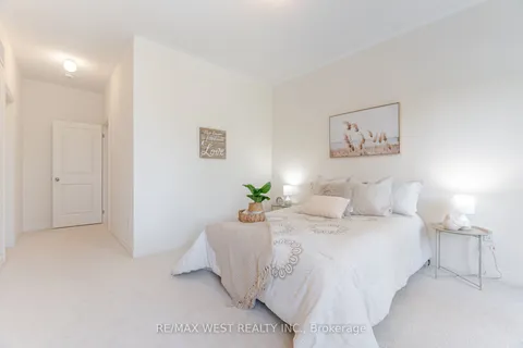 1563 Green Road, ON L1C 7E8