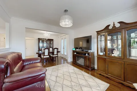 1 Fairbourne Crescent, ON M1L 3M6