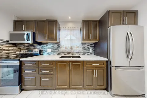 1 Fairbourne Crescent, ON M1L 3M6