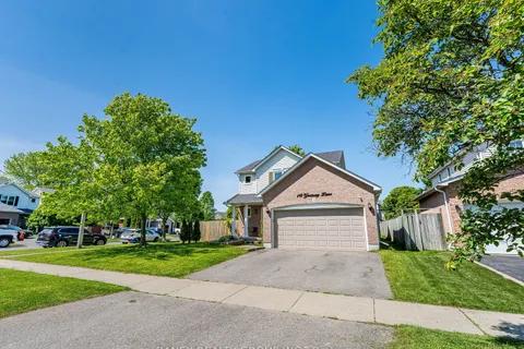 10 Granary Lane, ON L1E 2X9