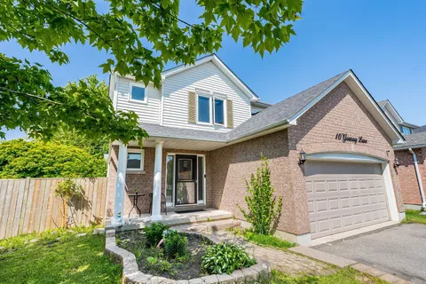 10 Granary Lane, ON L1E 2X9