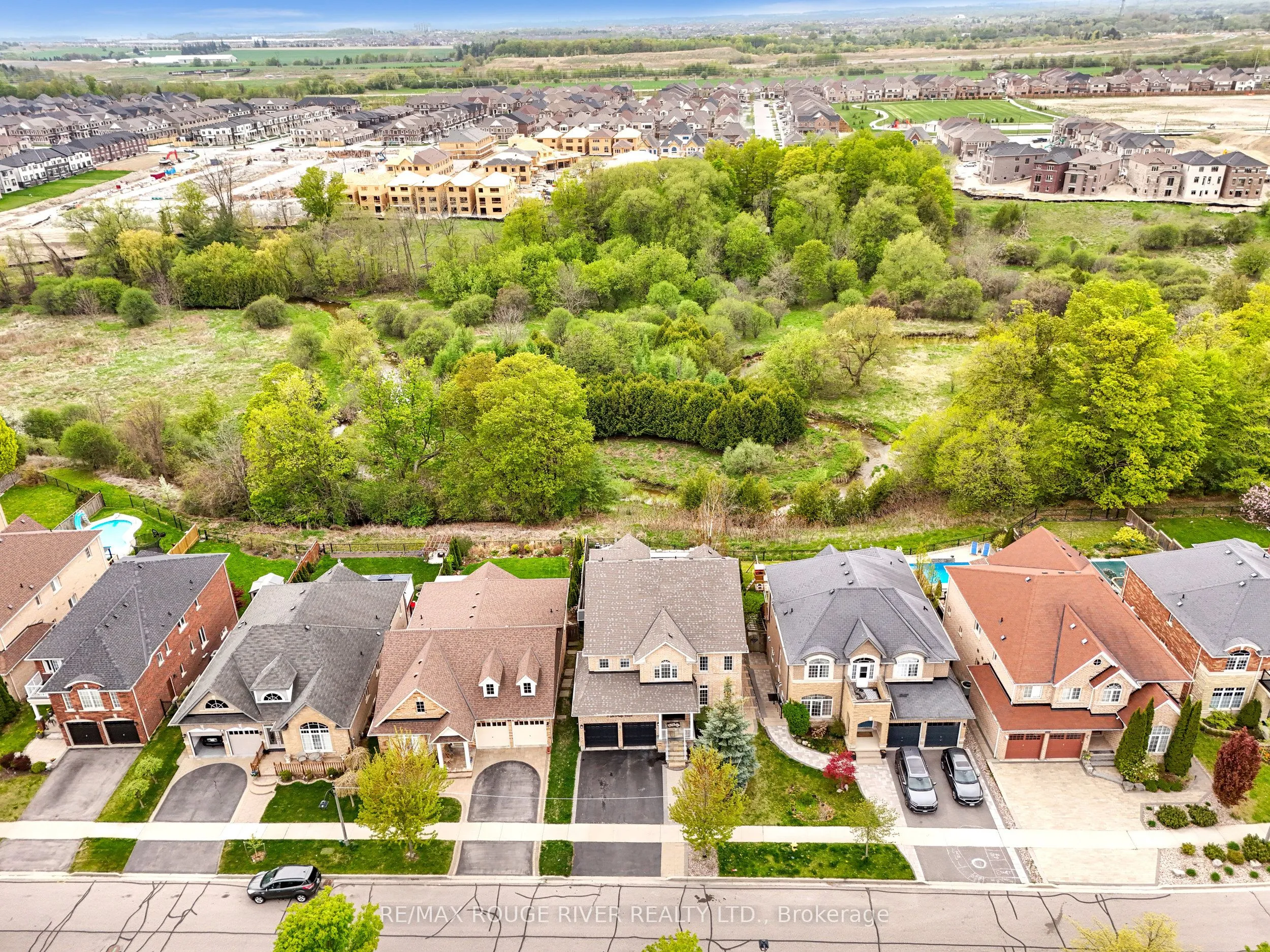 8 St Philip Court, ON L1P 0A5