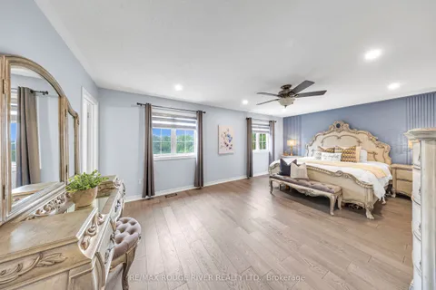 8 St Philip Court, ON L1P 0A5