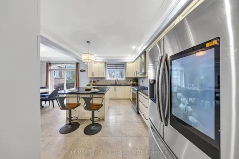 8 St Philip Court, ON L1P 0A5