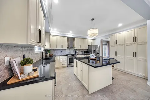 8 St Philip Court, ON L1P 0A5
