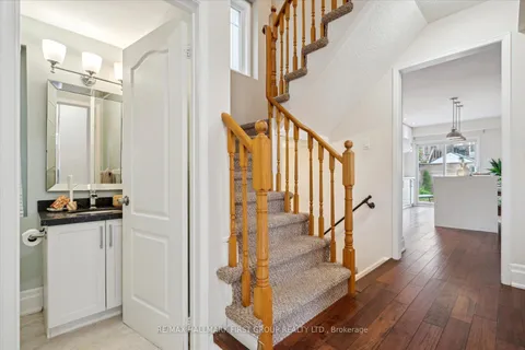 27 Shenandoah Drive, ON L1P 1S9