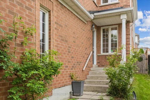 27 Shenandoah Drive, ON L1P 1S9
