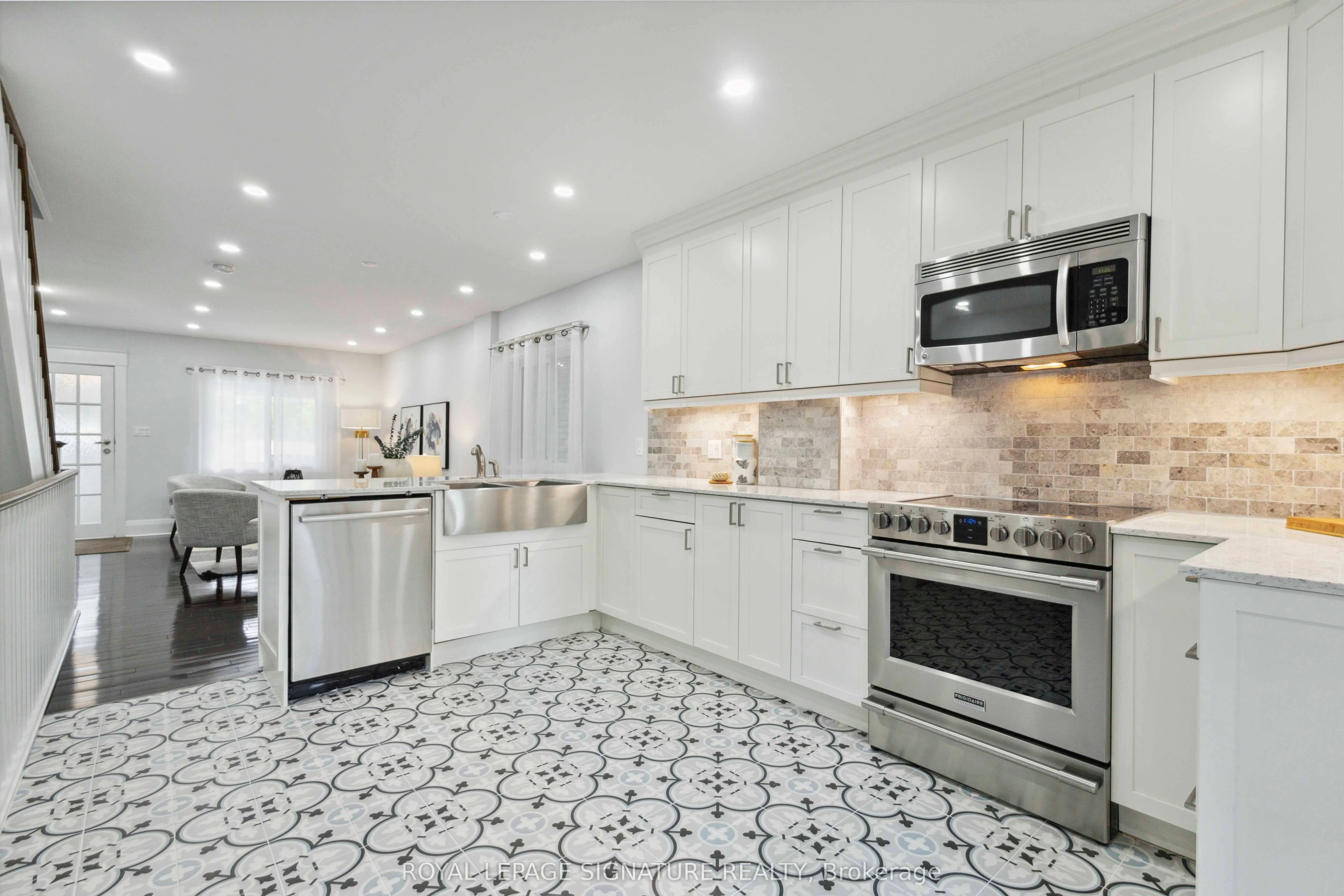 368 Coxwell Avenue, ON M4L 3B7