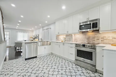 368 Coxwell Avenue, ON M4L 3B7