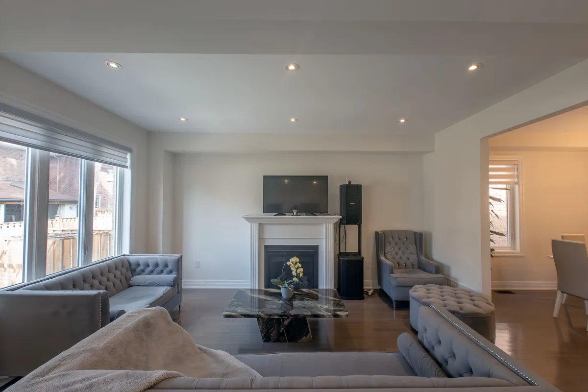 6 Wildflower Way, ON M1E 0C3