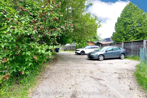 118 Eastwood Road, ON M4L 2C9