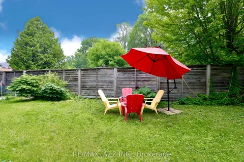 118 Eastwood Road, ON M4L 2C9