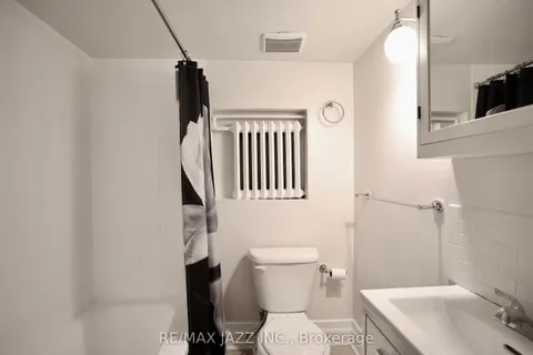 118 Eastwood Road, ON M4L 2C9