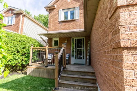 10 HOUGHTON Court, ON L1N 8Z6