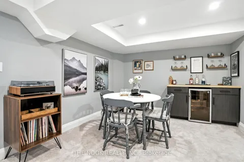 27 Moulton Court, ON L1E 2W4