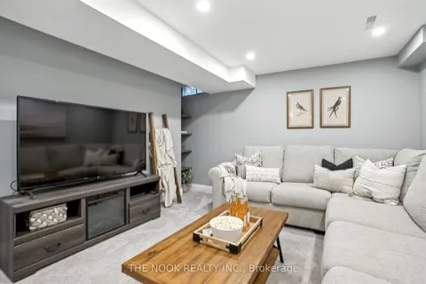 27 Moulton Court, ON L1E 2W4