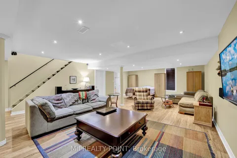 29 O'shea Crescent, ON L1T 4W7