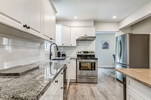 8 Doreen Crescent, ON L1C 3W7
