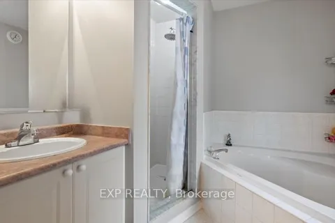 16 Goodwin Avenue, ON L1C 4Z4