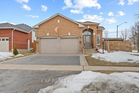 16 Goodwin Avenue, ON L1C 4Z4