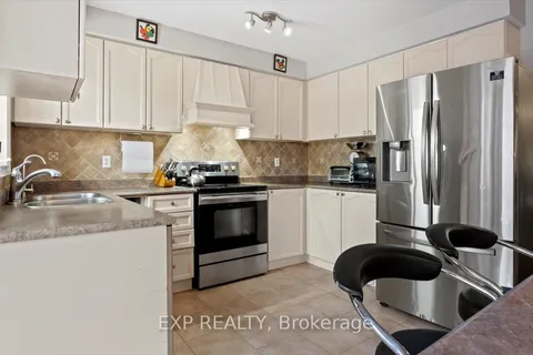 16 Goodwin Avenue, ON L1C 4Z4