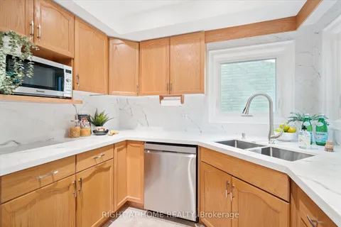 2097 Lynn Heights Drive, ON L1X 2S1