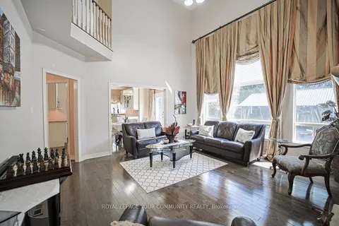 17 Sturgess Crescent, ON L1M 1J9
