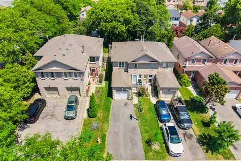 1434 Anton Square, ON L1V 5S9