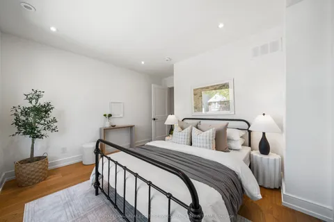 17 Myrtle Avenue, ON M4M 2A3