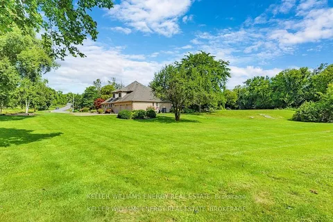 5 McNamara Court, ON L1T 4W6