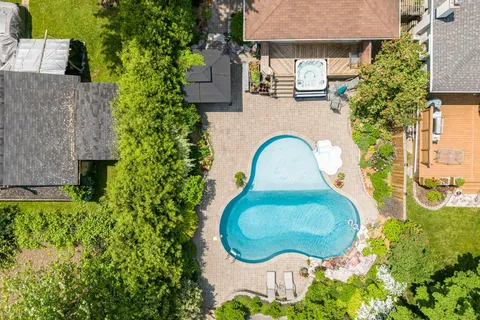 1425 Old Forest Road, ON L1V 1N8