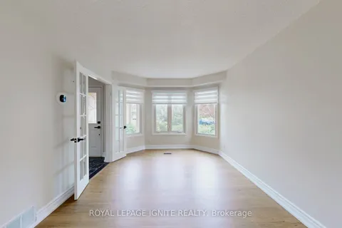 18 Littleborough Court, ON M1C 4S5