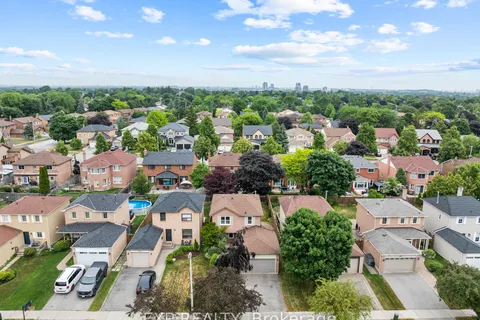 678 Beckworth Square, ON L1V 3X4