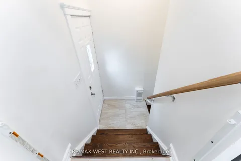 420 Kingston Road, ON M4L 1T9