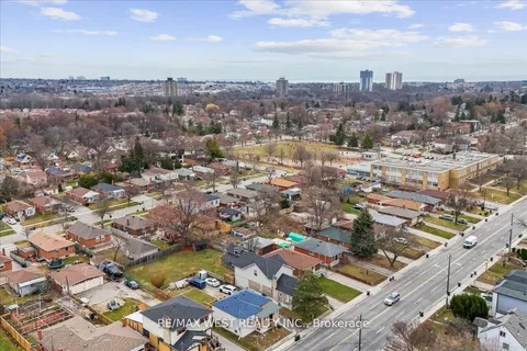 601 Pharmacy Avenue, ON M1L 3H1