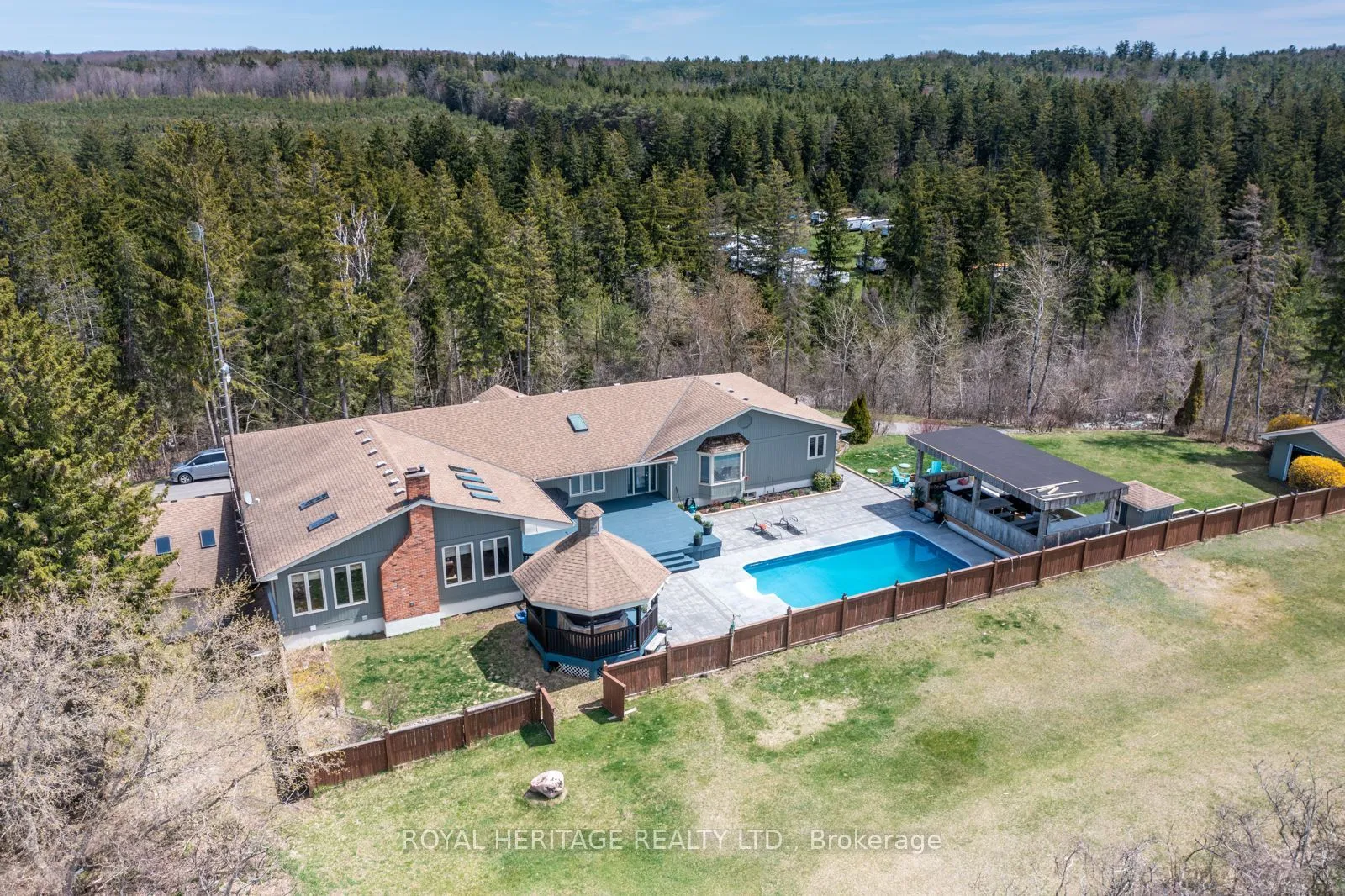 10420 Russell Road, ON L9L 1B3