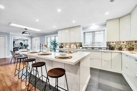 10420 Russell Road, ON L9L 1B3